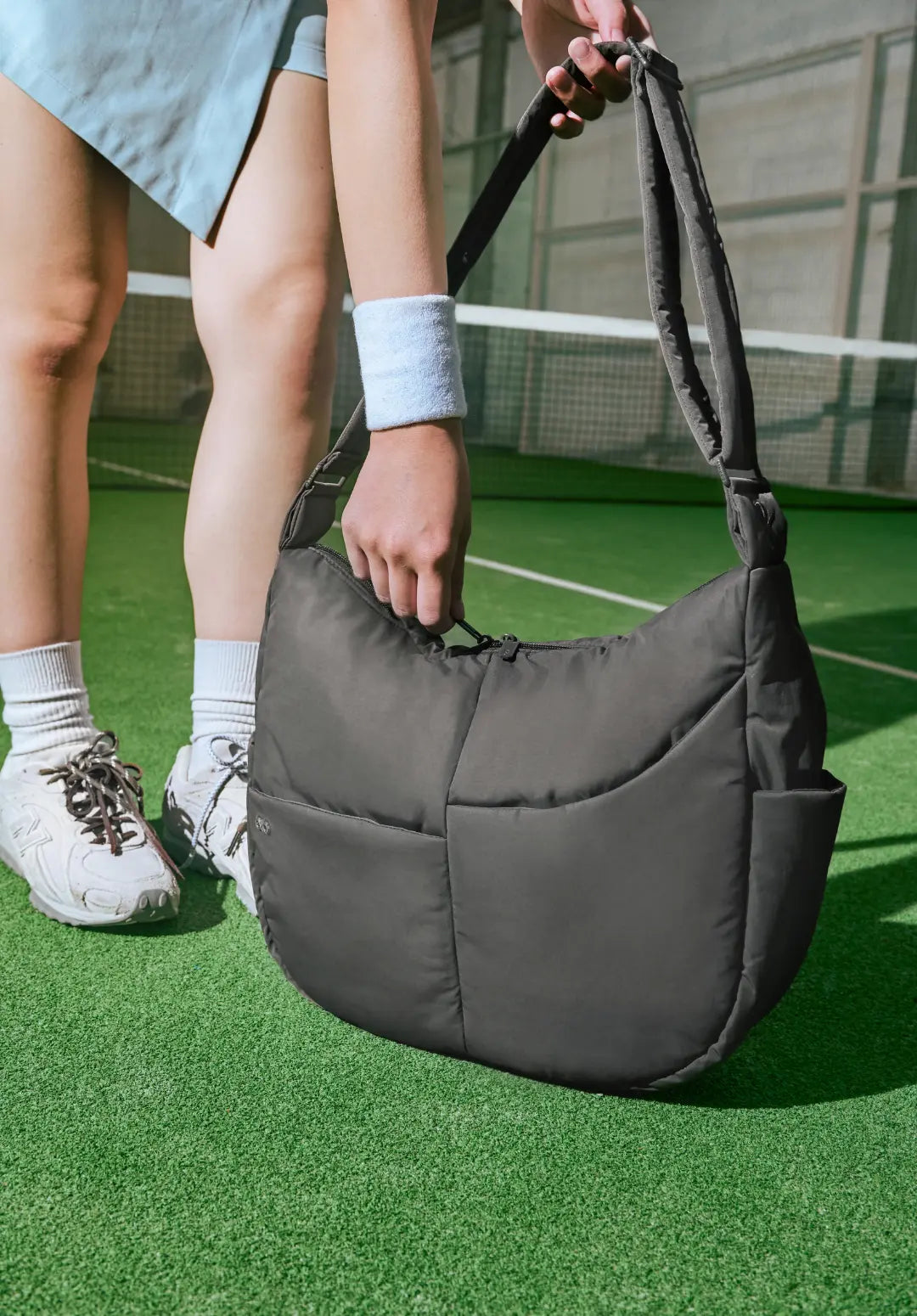 XL SIGNATURE POCKET CROSSBODY BAG IN STORM GREY