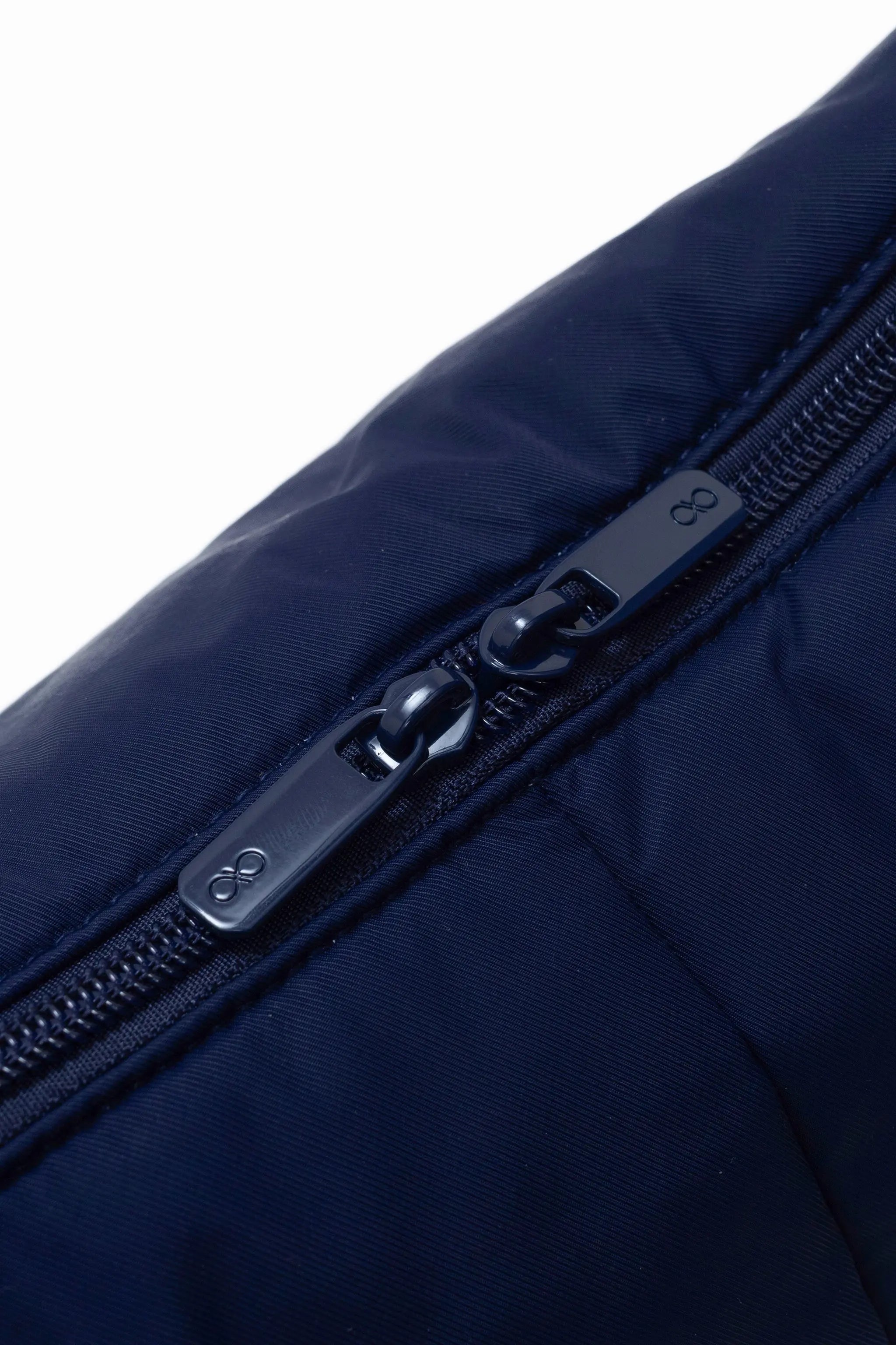 SIGNATURE POCKET CROSSBODY BAG 2.0 IN POSH MIDNIGHT