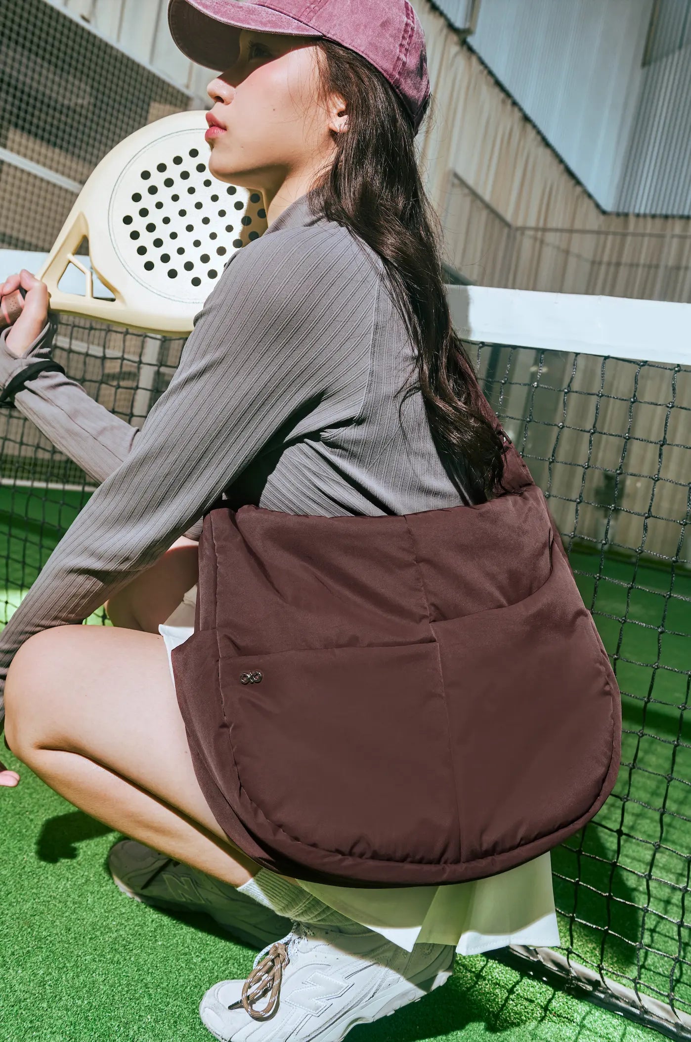 XL SIGNATURE POCKET CROSSBODY BAG IN CHOCO