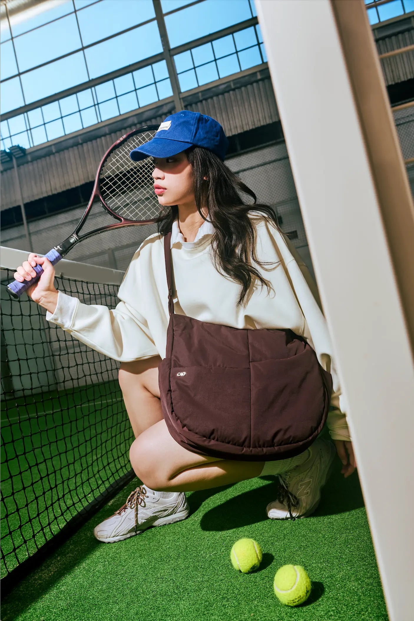 XL SIGNATURE POCKET CROSSBODY BAG IN CHOCO