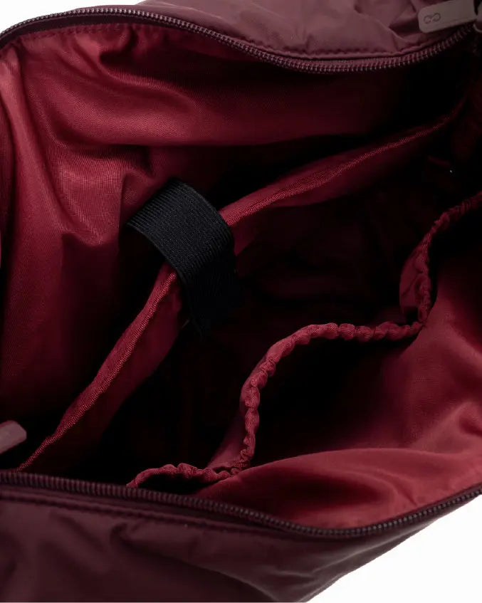 XL SIGNATURE POCKET CROSSBODY BAG IN WINE