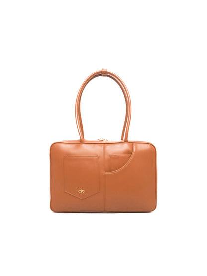 SIGNATURE POCKET L REI TOTE BAG IN CAMEL