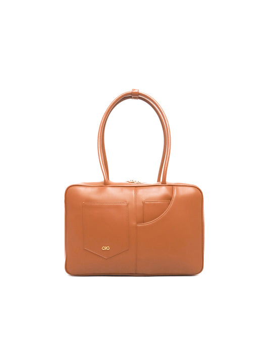 SIGNATURE POCKET L REI TOTE BAG IN CAMEL