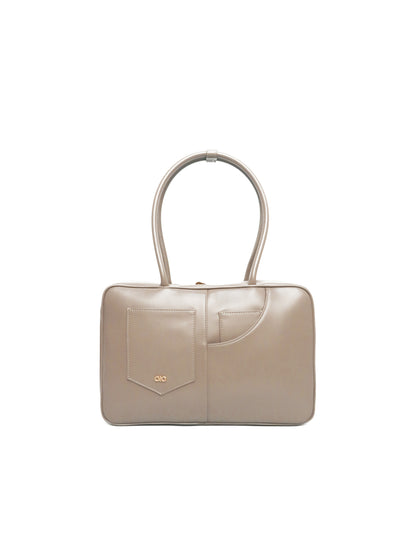 SIGNATURE POCKET L REI TOTE BAG IN TAUPE