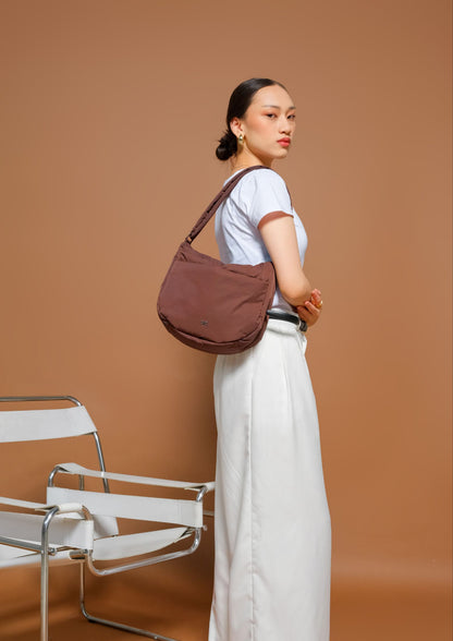 POSH PUFFY CROSSBODY BAG IN CHOCOLATE