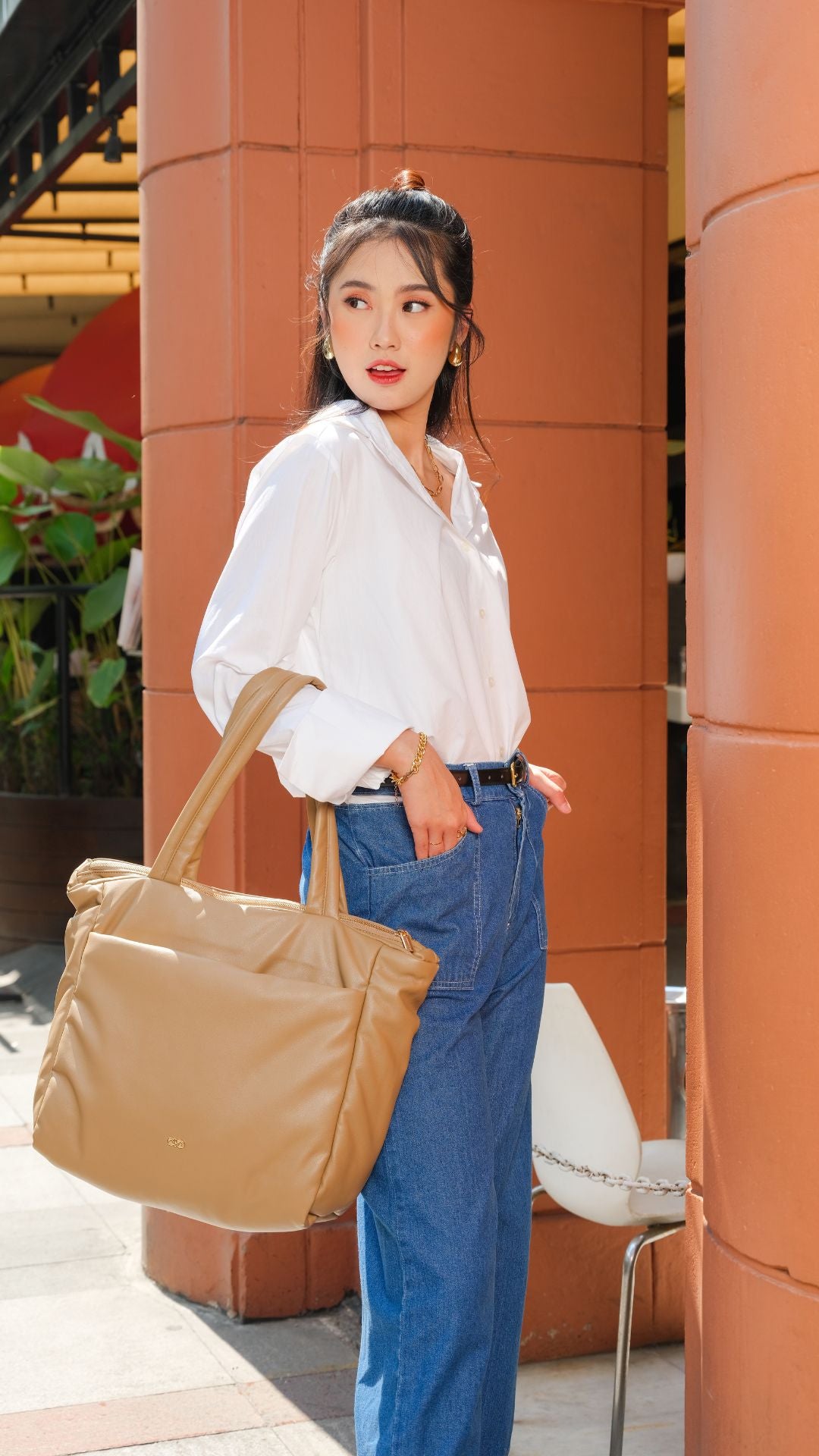 CUSHY TOTE BAG IN TAUPE