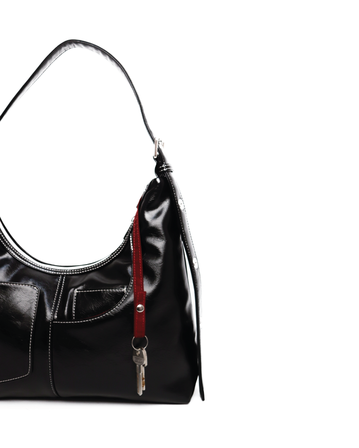 SIGNATURE POCKET LEATHER HOBO BAG IN BLACK