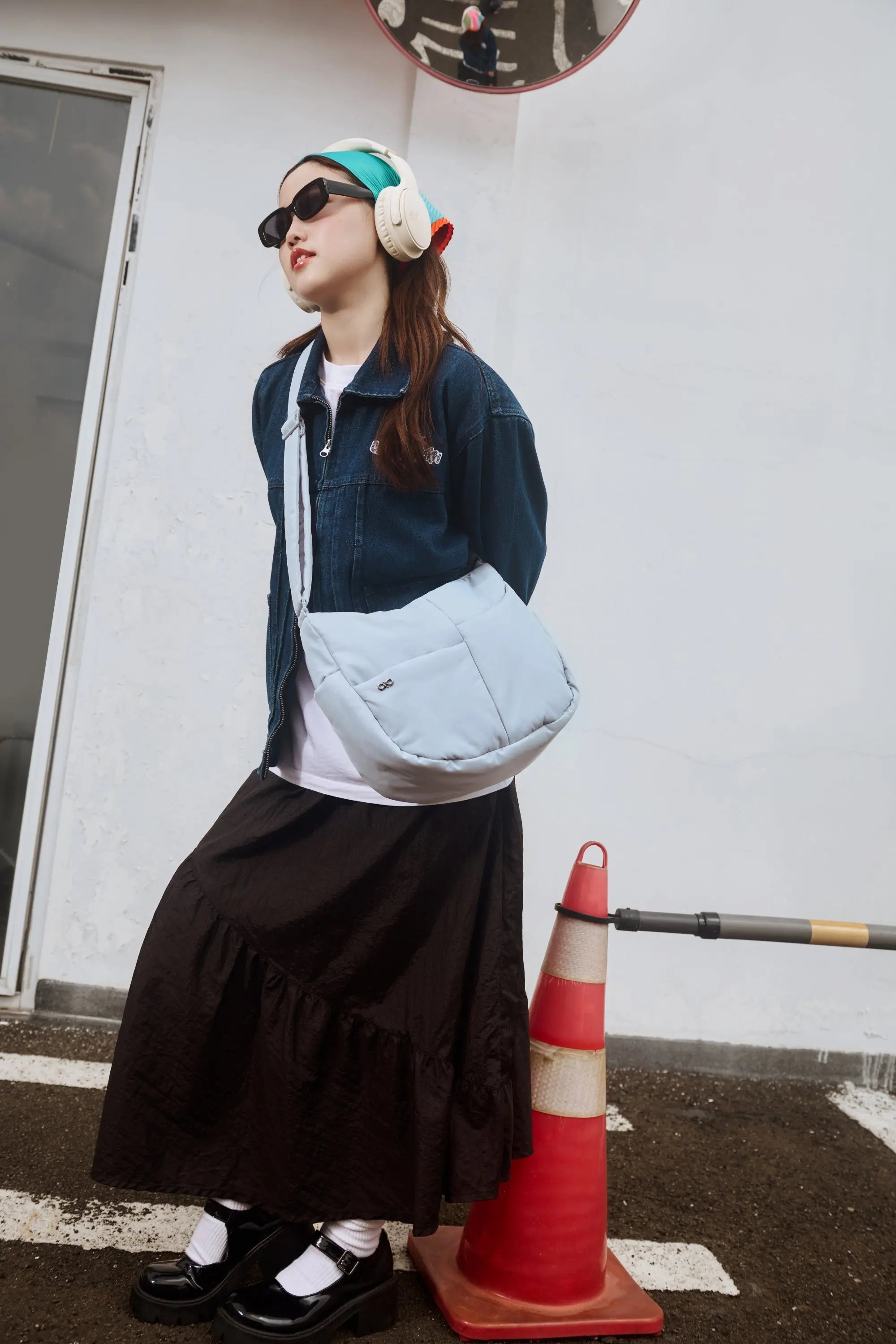SIGNATURE POCKET CROSSBODY BAG IN COSY LUXE FROST 