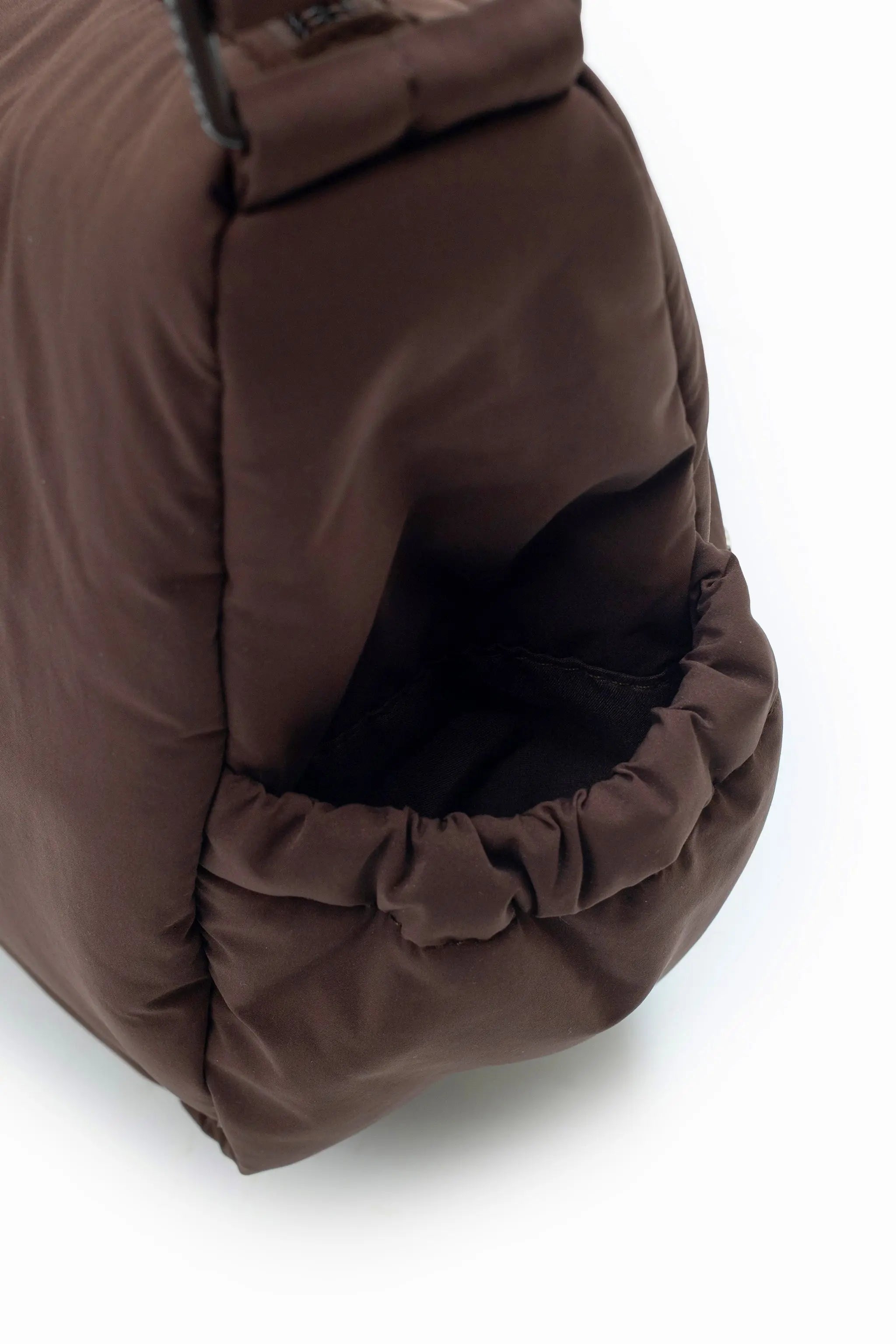 SIGNATURE POCKET CROSSBODY BAG 2.0 IN COSY CACAO 