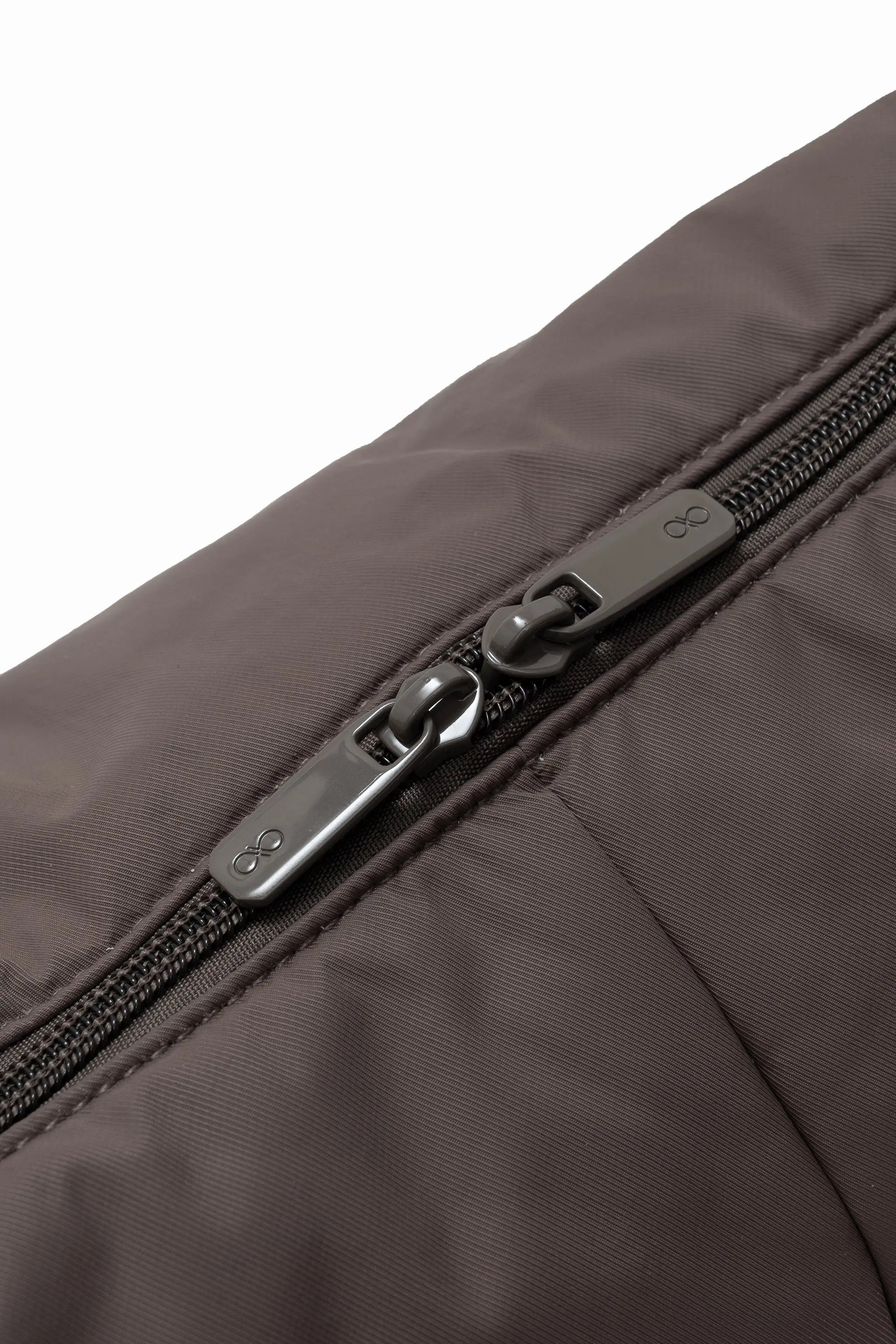 SIGNATURE POCKET CROSSBODY BAG 2.0 IN POSH TAUPE 