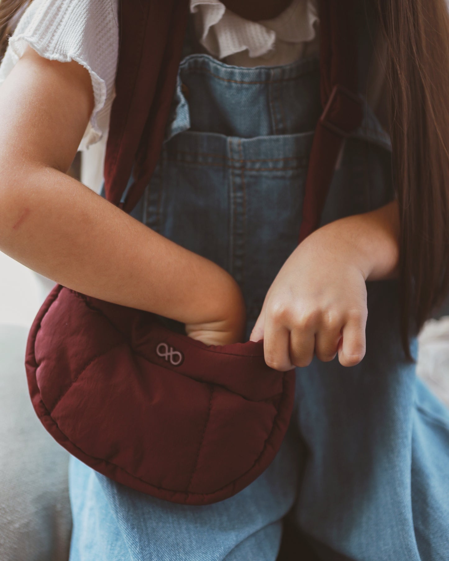 MICRO COSY PUFFY CROSSBODY BAG IN WINE (S)