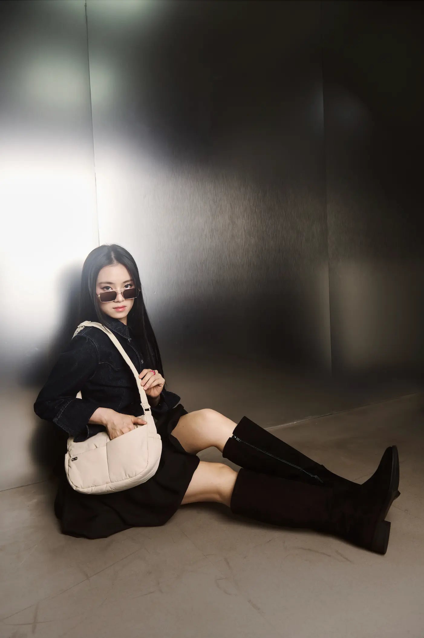 MINI SIGNATURE POCKET CROSSBODY BAG IN POSH OAT 