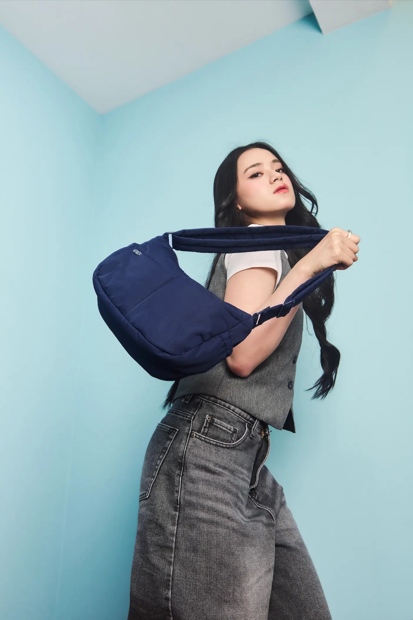 MINI SIGNATURE POCKET CROSSBODY BAG IN POSH MIDNIGHT 