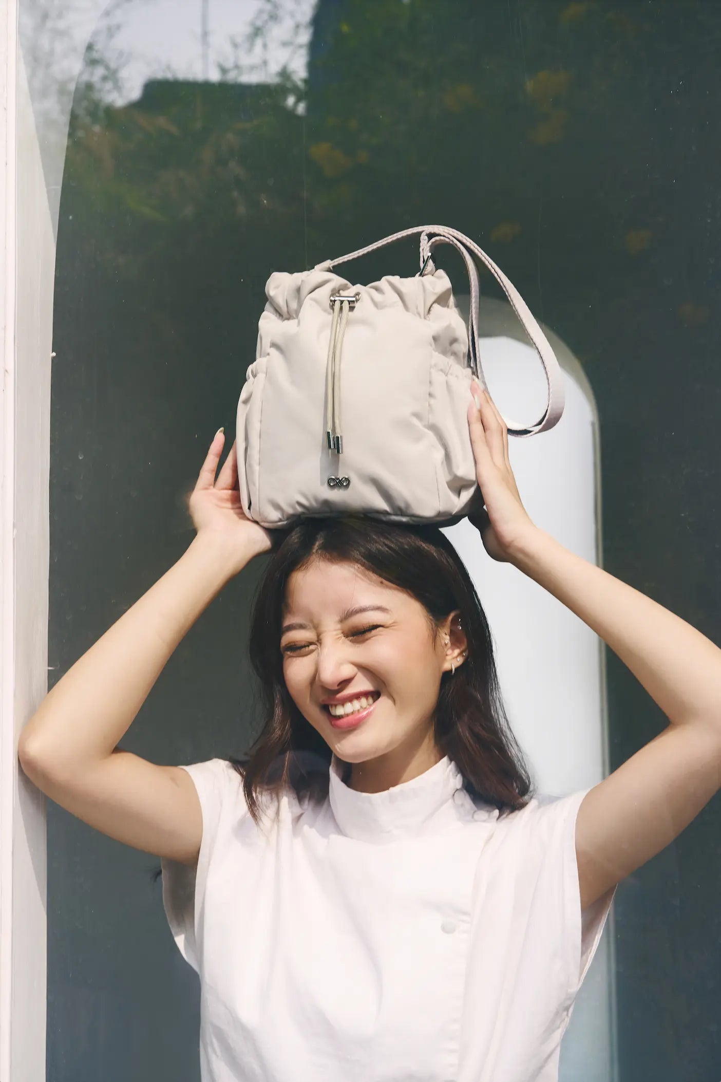 COSY LUXE BUCKET BAG IN OAT 