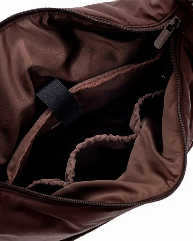 XL SIGNATURE POCKET CROSSBODY BAG IN CHOCO 