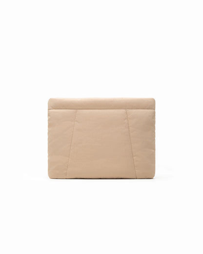 COSY PUFFY CLUTCH BAG IN MOCHA